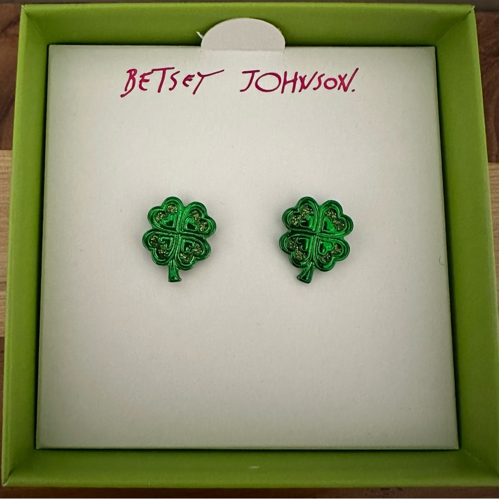 Betsey Johnson Luck Of The Irish Green & Gold Four Leaf Clover Stud Earrings - Picture 1 of 3